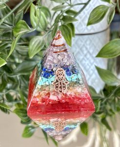 pirámide de orgonita 7 chakras